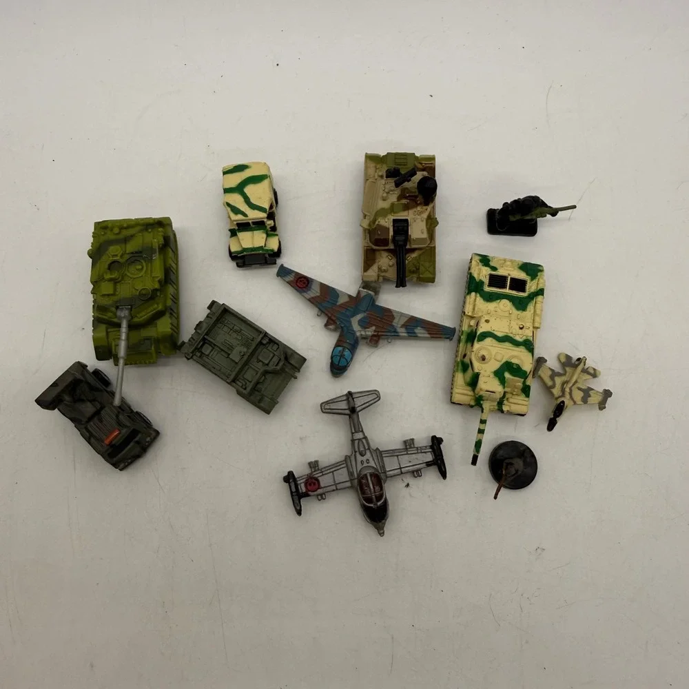 Unbranded Military Vehicle & Figure Lot Small Multicolor Camouflage Army Toys